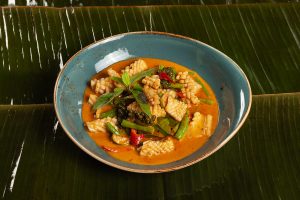 Fried calamari with Thai basil in chilli paste