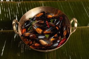 Fried mussels in chilli paste