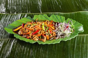 Smażony makaron udon w sosie teriyaki