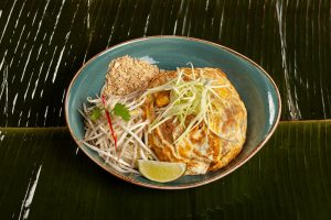 Smażony makaron ryżowy z pastą Tom Yum